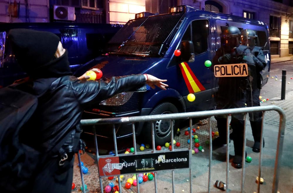 Protesta frente a la Jefatura de Vía Laietana