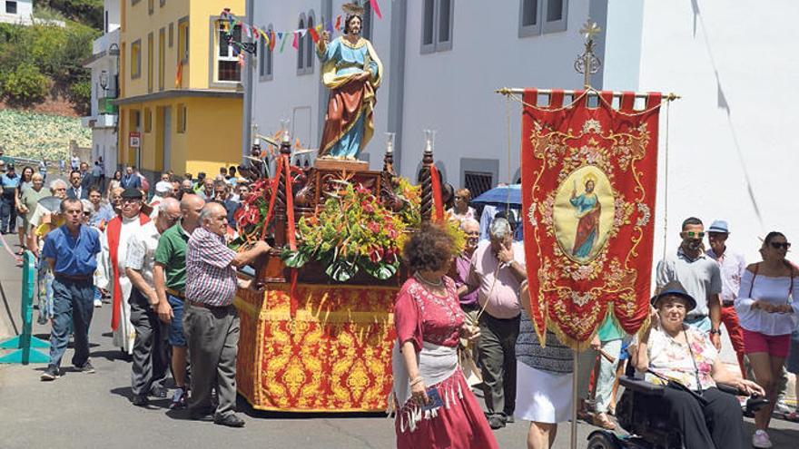 San Bartolomé pasea por Fontanales