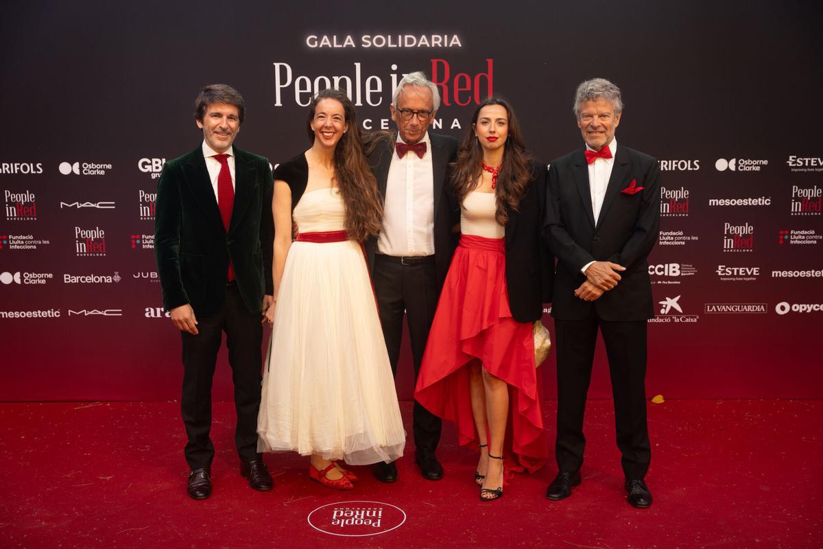 Sergi Guillot y Joan Vehils. Photocall de la 16a Gala Solidaria People in Red, presidida por el Dr. Bonaventura Clotet, en el MNAC. Barcelona. 11/05/2026. Cultura.  AUTOR: Marc Asensio.         Barcelona, Catalunya, España, Gala Solidaria People in Red, Dr. Bonaventura Clotet, cultura, influencers, photocall, enfermedades infecciosas, Jaume Collboni, ajuntament de Barcelona