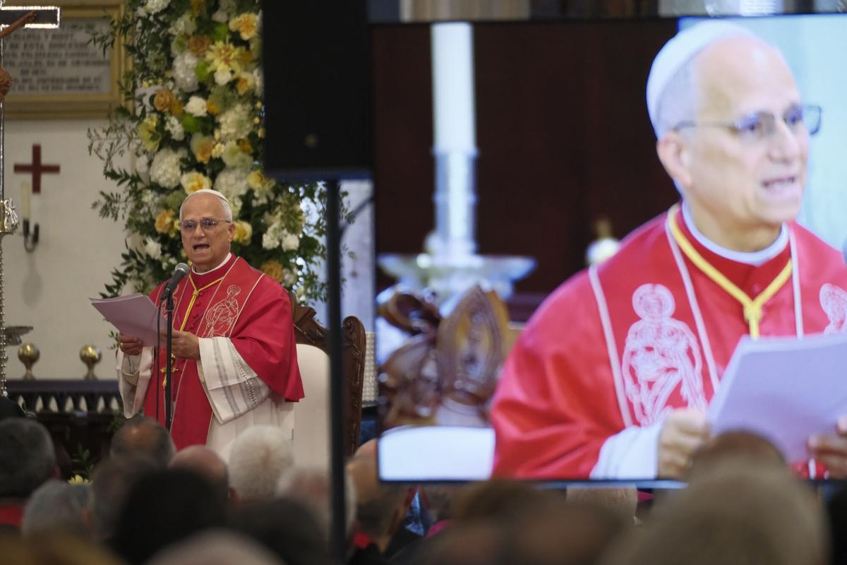 El papa León XIV durante un encuentro con obispos, sacerdotes, diáconos, religiosos, seminaristas y agentes de pastoral en la Catedral de Santa Ana este jueves, en Las Palmas de Gran Canaria.