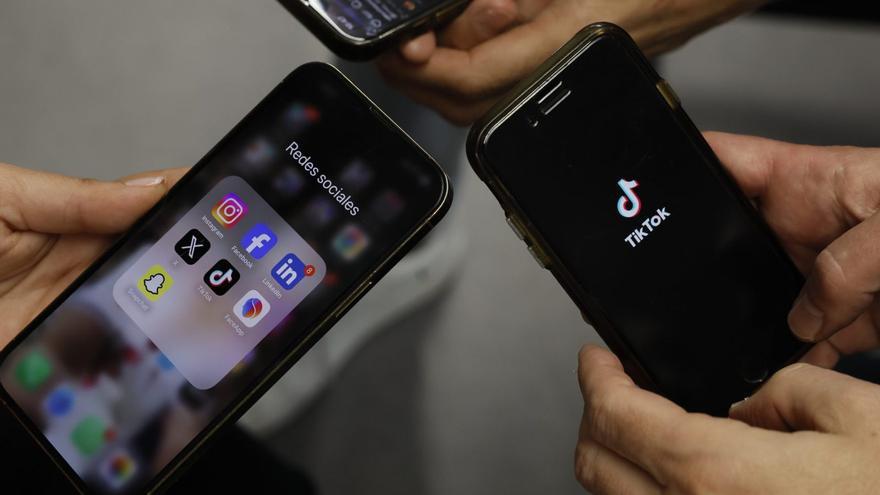 Geplantes-Social-Media-Verbot-f-r-Jugendliche-in-Spanien-Die-CEOs-der-Tech-Konzerne-sollen-pers-nlich-haften