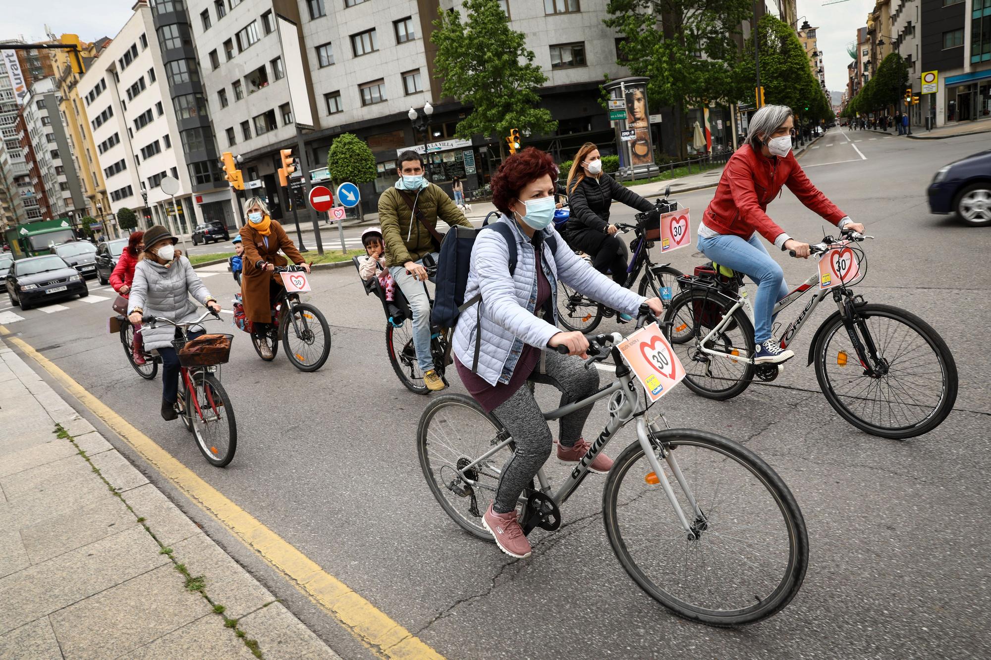 Concentración ciclista en Gijón en apoyo a la limitación de 30 km/h