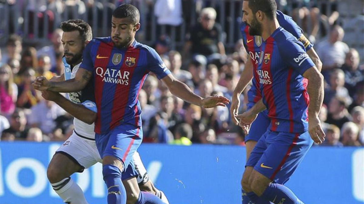 Rafinha y Turan no entrarán en la convocatoria ante el Valencia tras recibir sendos golpes en el entrenamiento