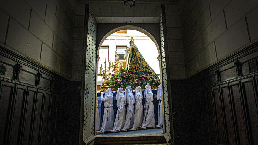 Jesús Triunfante, Oración en el huerto y La Verónica procesionan en la mañana del Domingo de Ramos