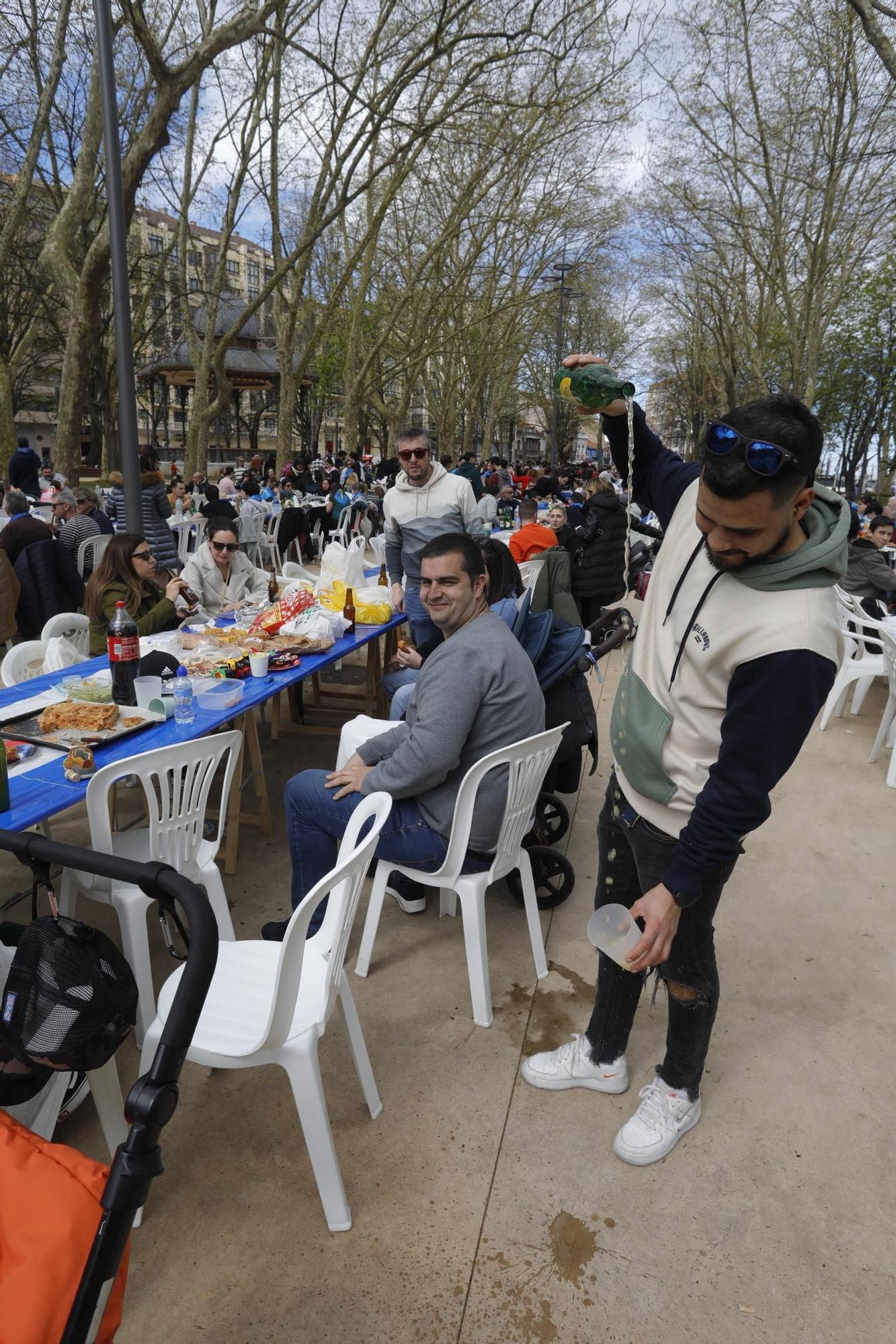 EN IMÁGENES: el ambiente en la Comida en la Calle de Avilés