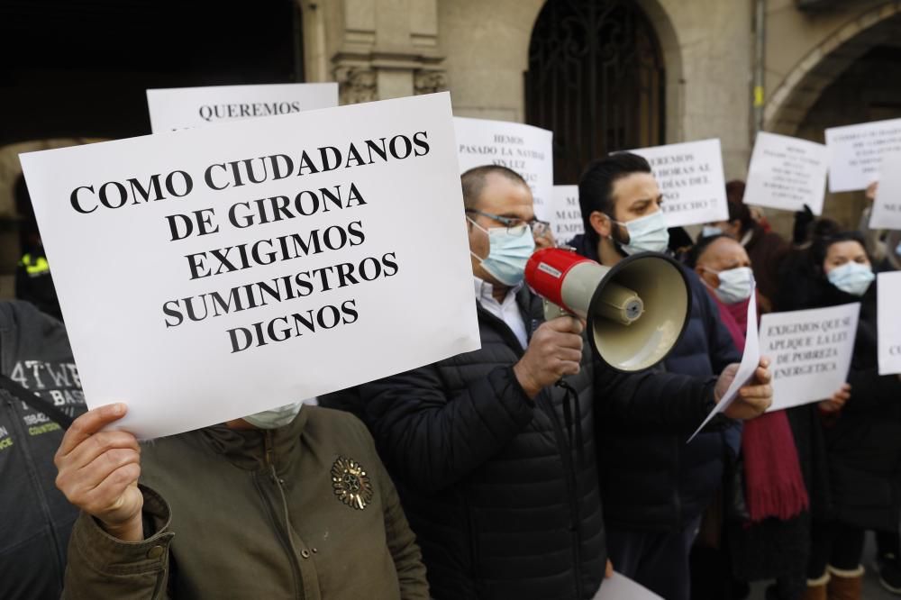 Protesta dels veïns del barri de Font de la Pólvora de Girona pels talls de llum