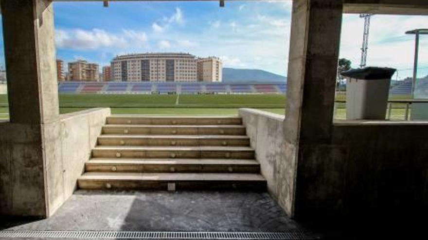 Uno de los accesos a las gradas del estadio Nuevo Pepico Amat.