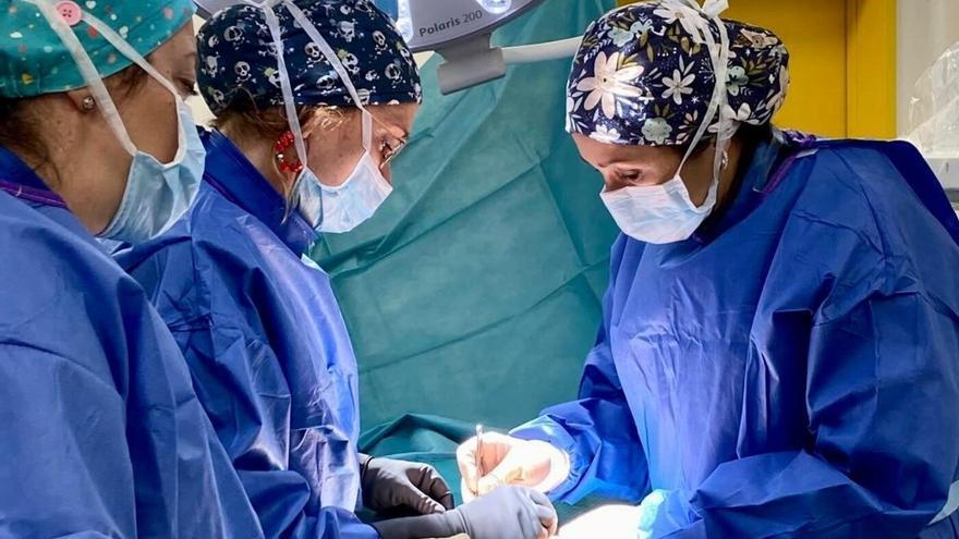El Hospital Molina Orosa implanta un sistema de neuromodulación medular para tratar el dolor crónico resistente