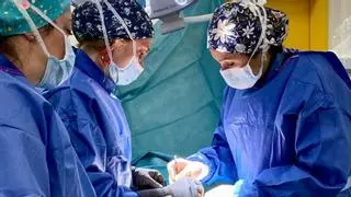 El Hospital Molina Orosa implanta un sistema de neuromodulación medular para tratar el dolor crónico resistente