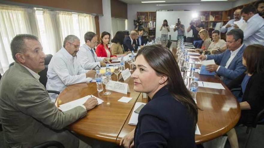 Vicent Sales y Carmen Montón, en una reunión el pasado mes de junio.