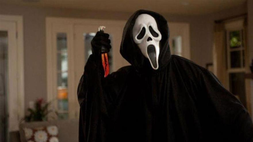 Atraca una tienda con una máscara de &#039;Scream&#039; y armado con un cuchillo