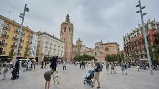 La plaza de la Reina se queda sin toldos hasta el 15 de junio