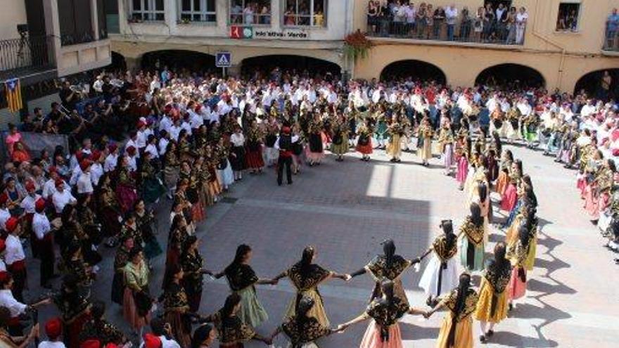 La plaça Palatín és testimoni del ball cada diumenge de festa major