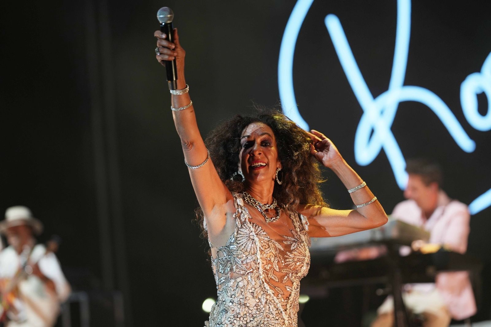 Rosario Flores enciende el Teatro de la Axerquía