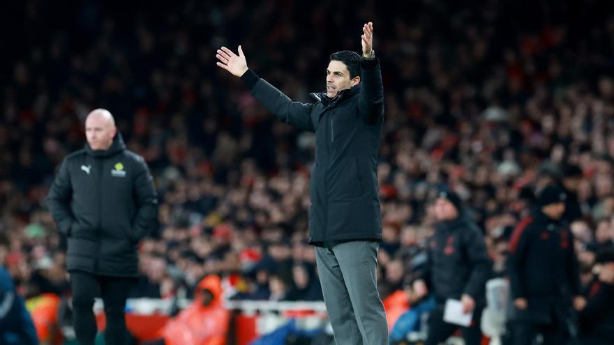 Mikel Arteta no aprovechó los pinchazos de City y Aston Villa