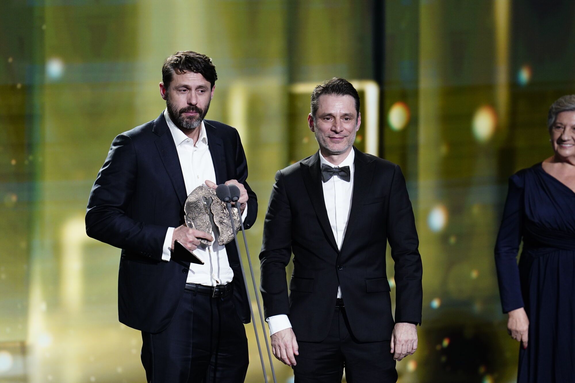 El productor Fernando Bovaira recoge el premio del Público por la película 'El Cautivo' en nombre de Alejandro Amenábar durante la gala de la 31 edición de los Premios José María Forqué, en el Palacio Municipal de IFEMA, a 13 de diciembre de 2025, en Madrid (España). Los Premios Cinematográficos José María Forqué, conocidos como ‘Premios Forqué’, fueron creados en 1996 por la Entidad de Gestión de Derechos de los Productores Audiovisuales (Egeda) para honrar la memoria de José María Forqué, figura en la cinematografía española y primer presidente de Egeda. EGEDA creó el premio con el objetivo de difundir la importancia de la industria audiovisual española e impulsar la figura del productor cinematográfico. 13 DICIEMBRE 2025 A. Pérez Meca / Europa Press 13/12/2025. Fernando Bovaira;;A. Pérez Meca;