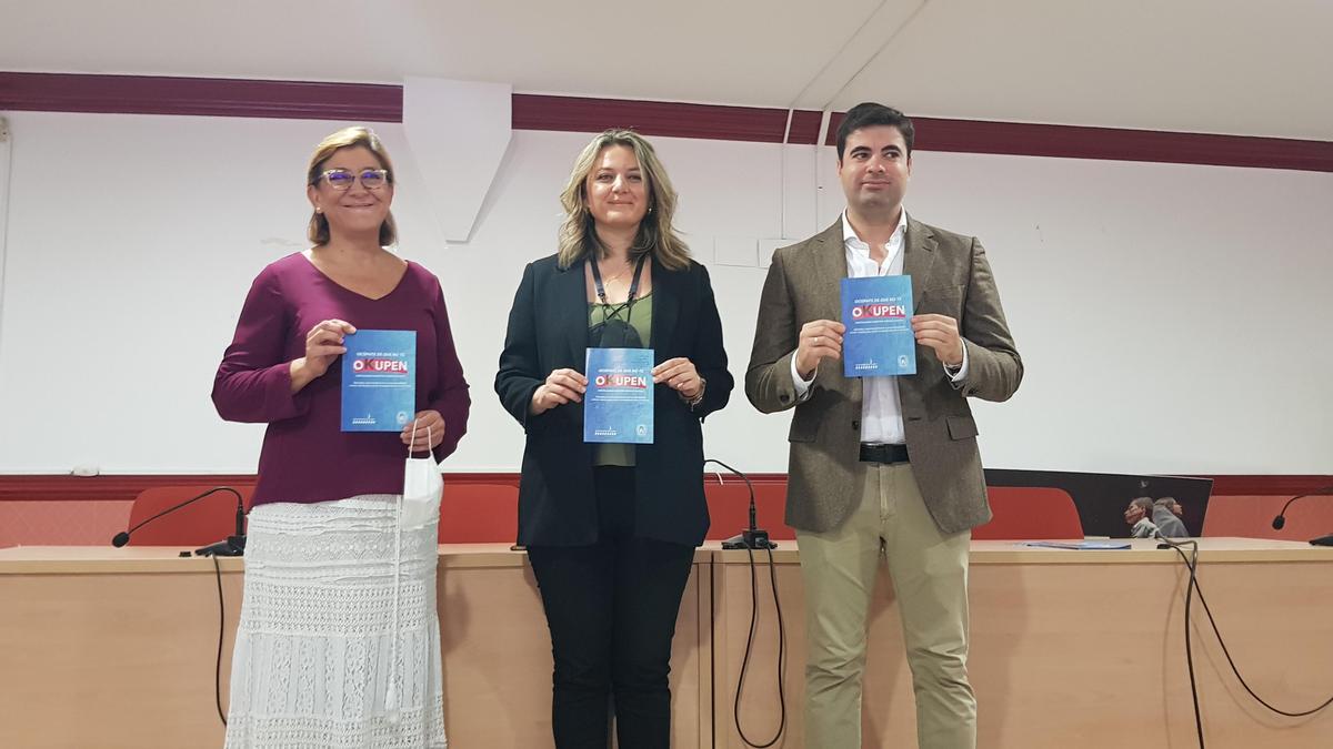 Presentación del folleto con los consejos para evitar una ocupación.