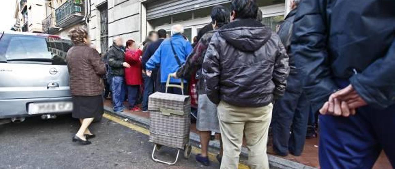 Bajan por primera vez desde el inicio de la crisis las familias que piden ayudas básicas