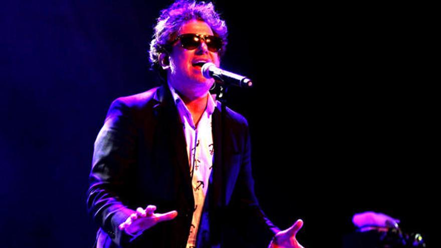 Calamaro brilla con luz propia en Valencia