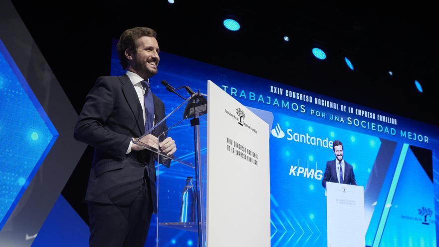 El líder del Partido Popular, Pablo Casado, interviene durante la apertura del XXIV Congreso Nacional de la Empresa Familiar en el Palacio de Congresos y Auditorio Baluarte, a 25 de octubre de 2021, en Pamplona, Navarra, (España).