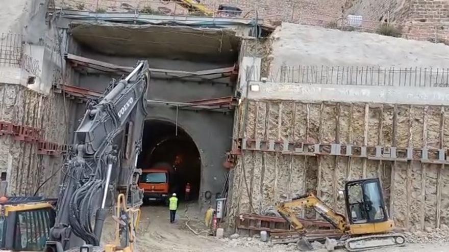 Una máquina especial ha perforado ya decenas de metros del túnel desde el ‘parking’ hasta el Parador del Castillo de Ibiza