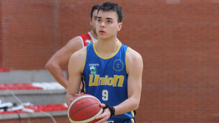 Vova, jugador del equipo sénior del CD Zamarat.