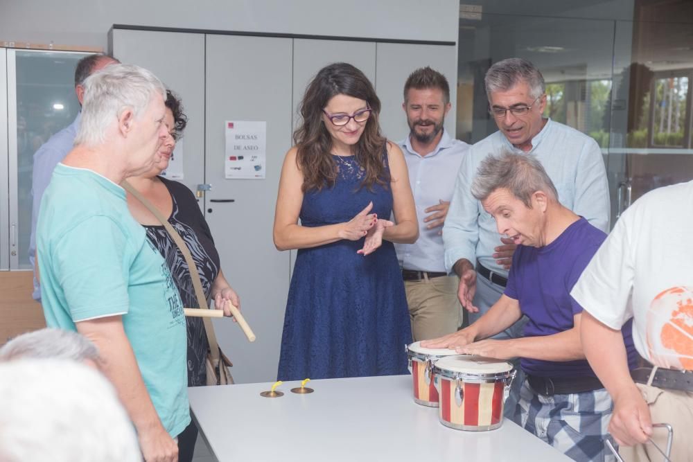 Visita de Mónica Oltra a la residencia de Apsa