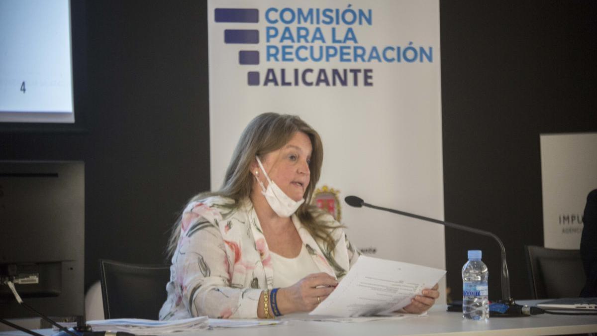 La edil Julia Llopis, en una de las sesiones de la subcomisión de recuperación social de Alicante