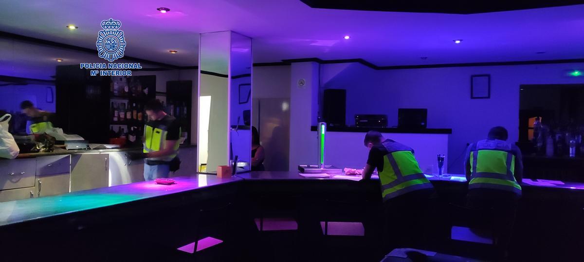 Inspección de uno de los locales