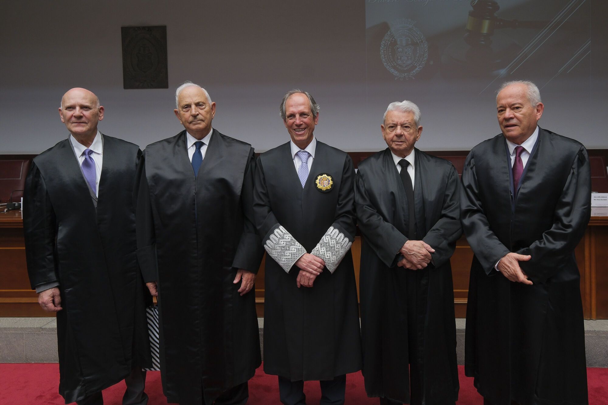Jura de letrados y entrega de medallas al mérito profesional
