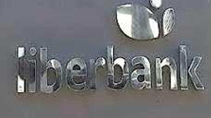 Logotipo de Liberbank en  su sede social en Madrid.