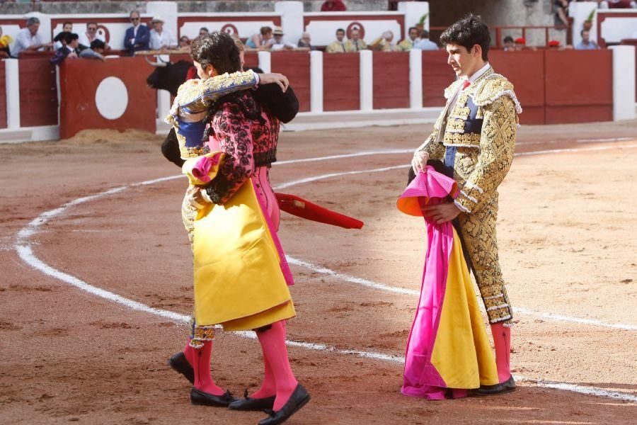 Toros en San Pedro: Cayetano, por la puerta grande