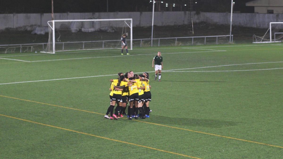 Celebración del gol del Santa Teresa.