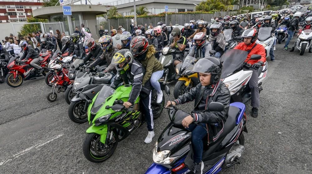 Homenaje de los moteros fallecidos en el accidente de Mogán