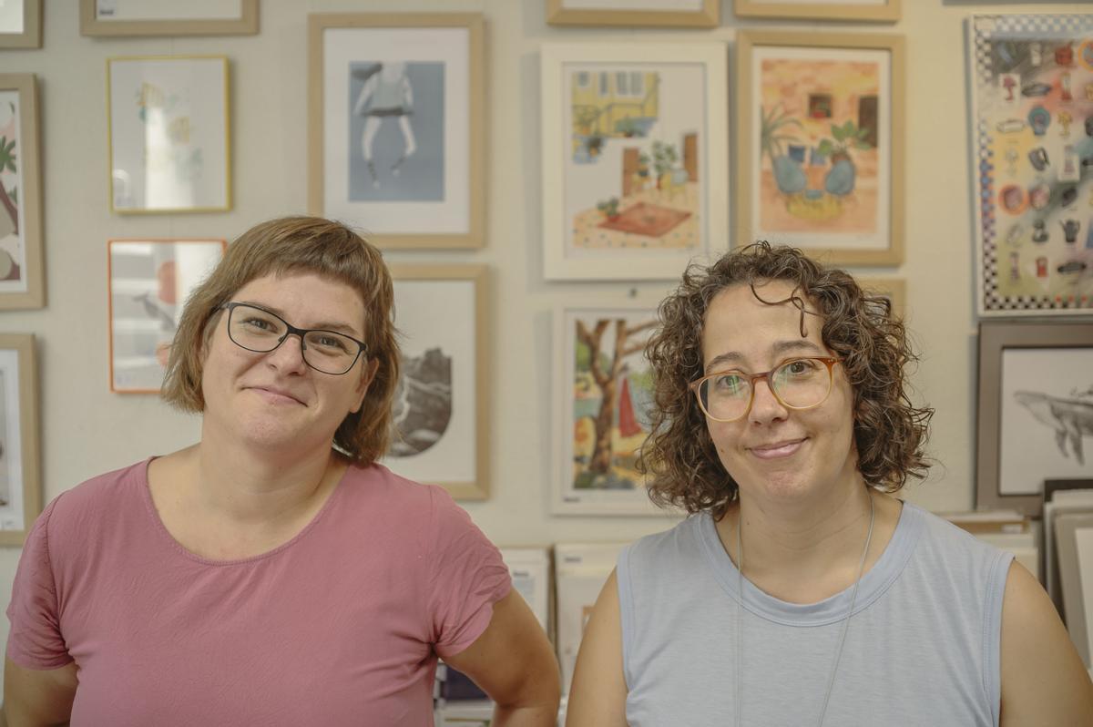 Retrato de Maria y Ana, las propietarias de l'Estripa'm, una tienda tradicional y de referencia de Sabadell 