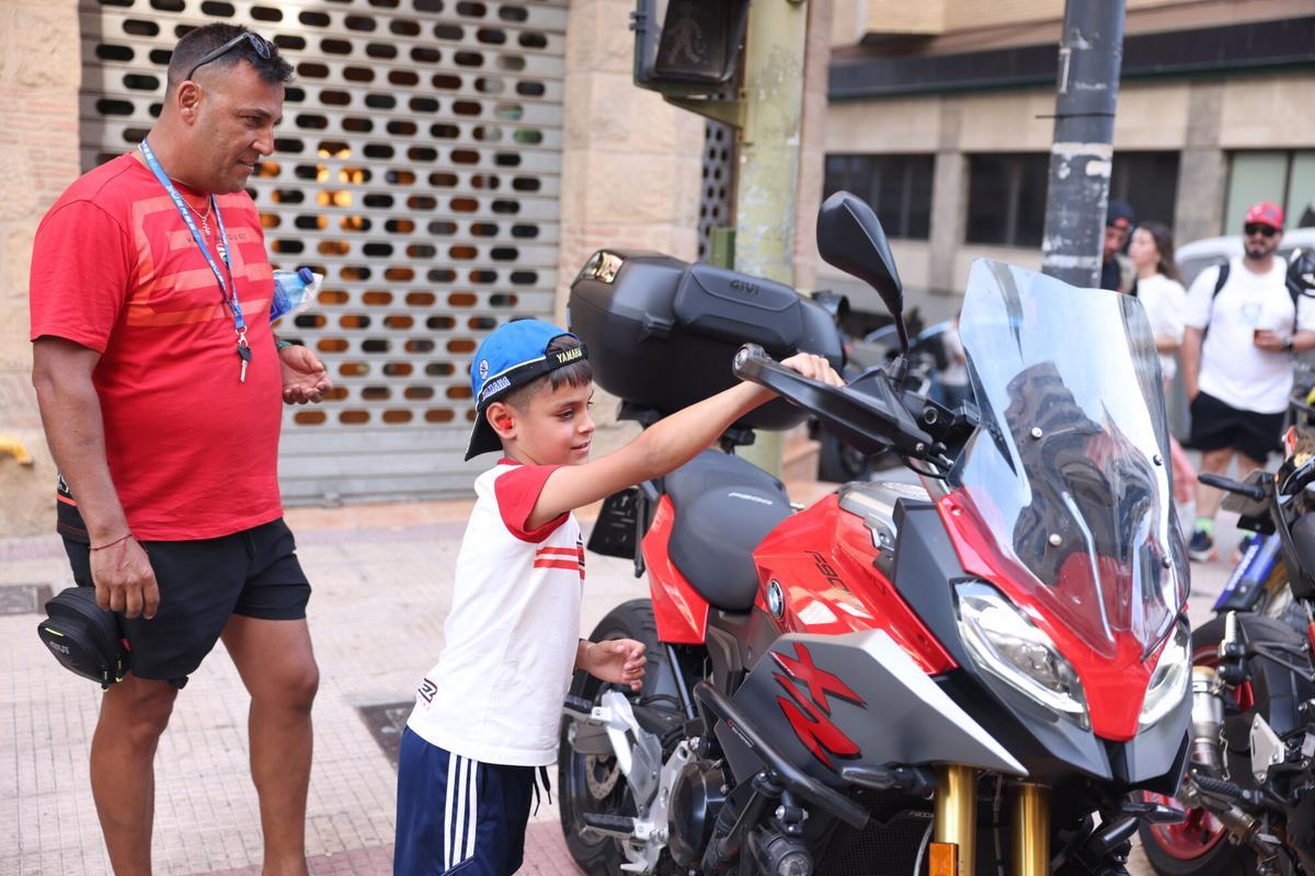 En imágenes | Alcañiz resuena con el ruido de las motos en un ambiente de gala