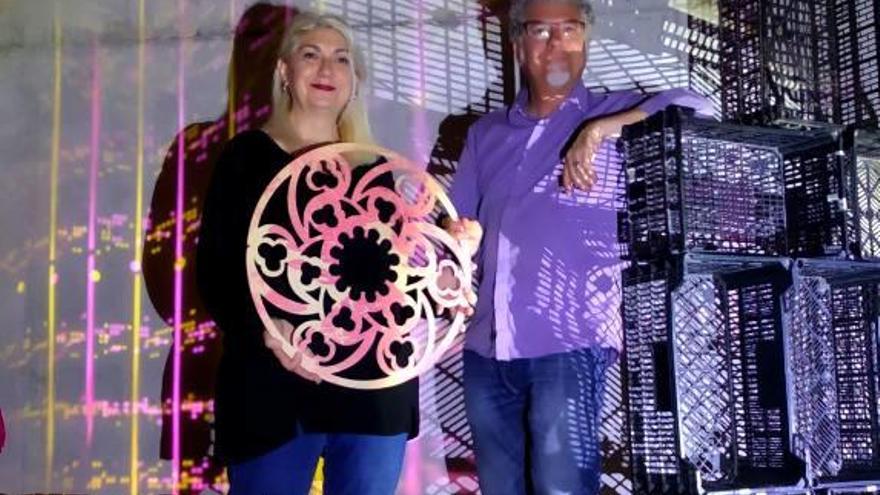 Mariola Ponce y Vicent Ortolà, con luces de uno de sus montajes.