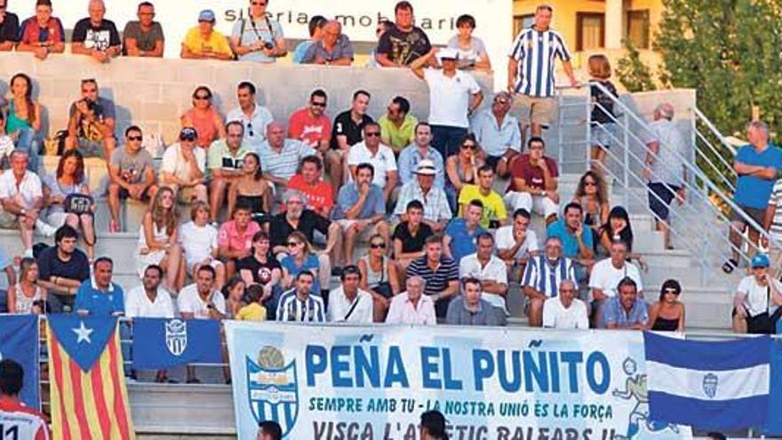 Los aficionados del Atlético Baleares acudieron a animar a su equipo a Manacor.