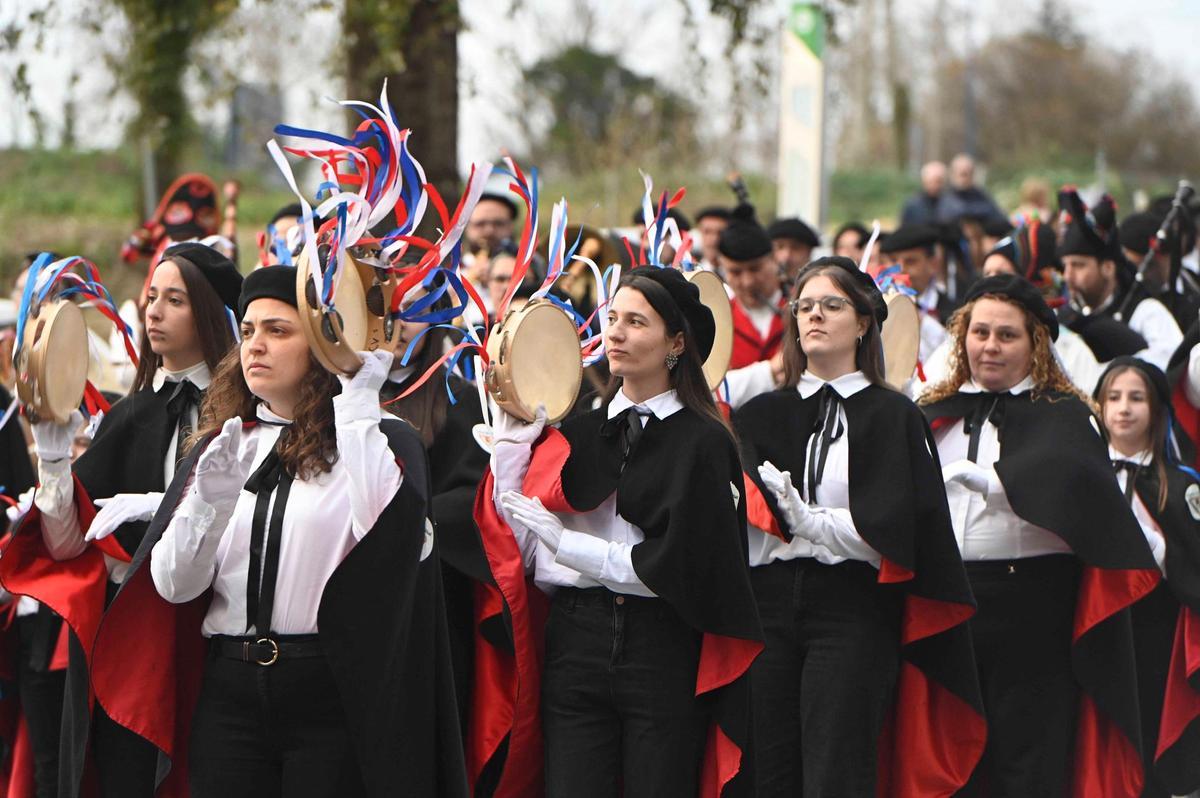 Navia acoge por primera vez el Certamen de Rondallas de Vigo