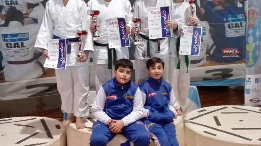 Los judokas del Sanfer que acudieron a Santiago de Compostela.