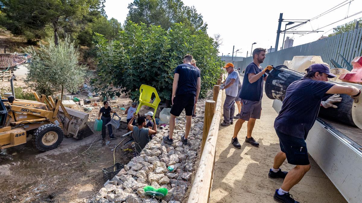 Benidorm desmantela una treintena de asentamientos ilegales en suelo público de El Moralet
