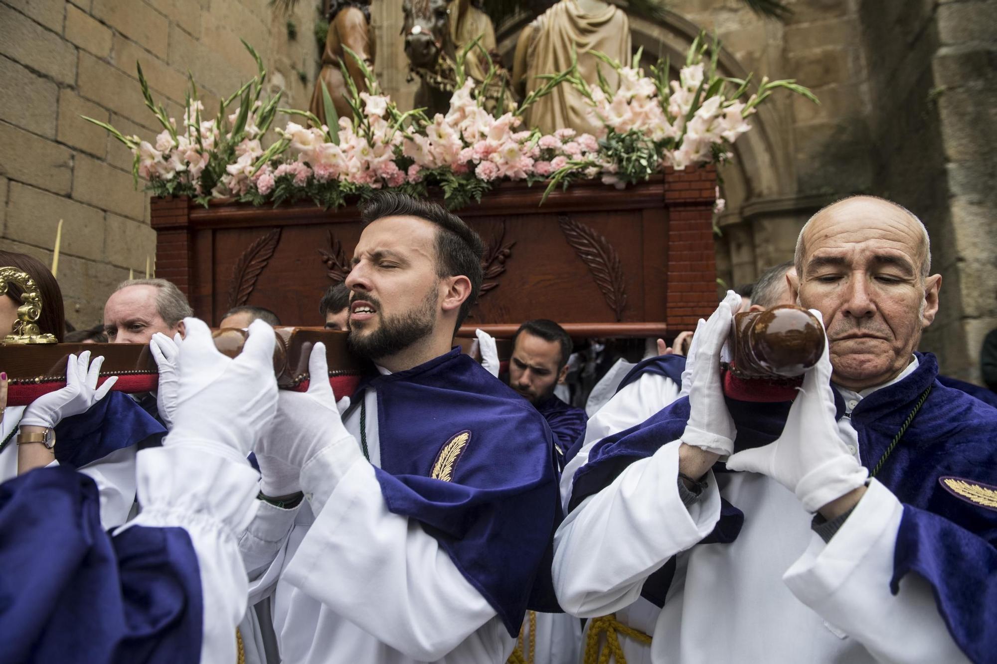 Cáceres se entrega en masa a su Domingo de Ramos