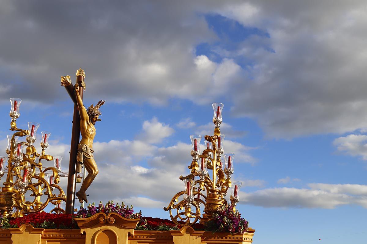 La procesión del Cristo de la Sangre del Higuerón, en imágenes