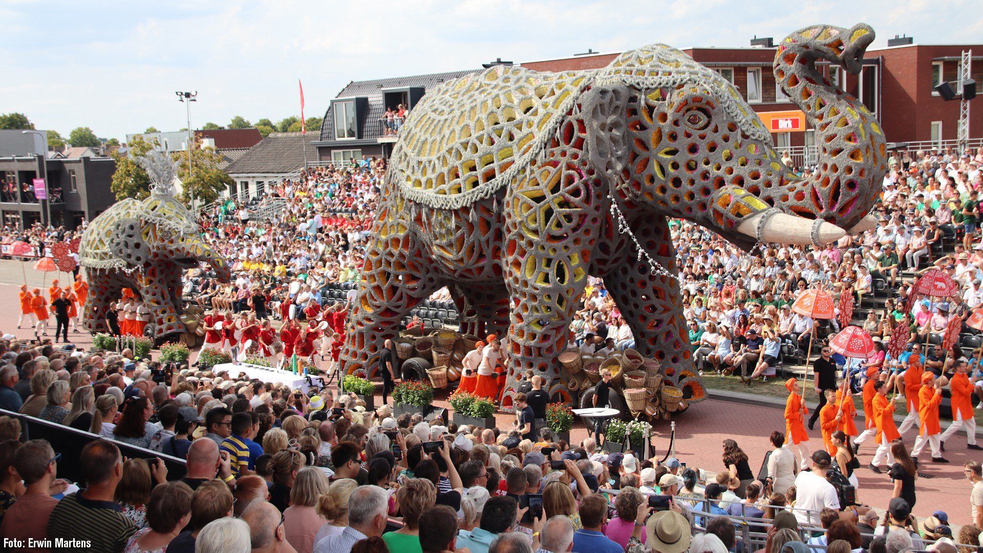 Las espectaculares carrozas de la "Batalla de Flores Holandesa"