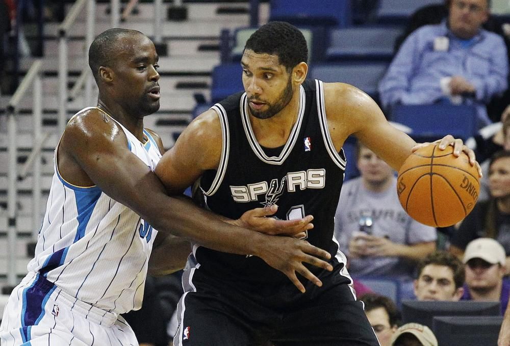 Tim Duncan, jugador de baloncesto de San Antonio Spurs, ha anunciado su retirada a través de la página web oficial de su equipo de la NBA, al que abandona tras 19 temporadas.