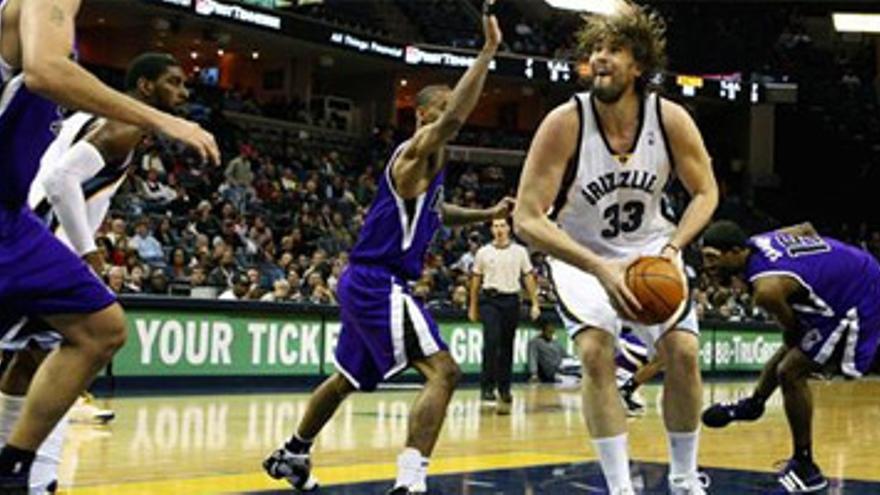 Gasol vuelve a brillar mientras el resto de la &#039;armada&#039; cumple