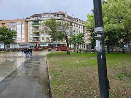 Elementos afectados por la pegada de carteles y todo tipo de panfletos en las calles de Vilagarcía.