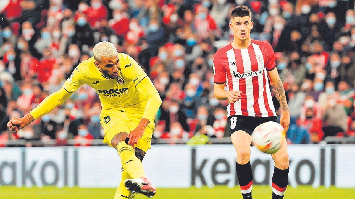 Capoue realizando un disparo durante el partido contra el Athletic