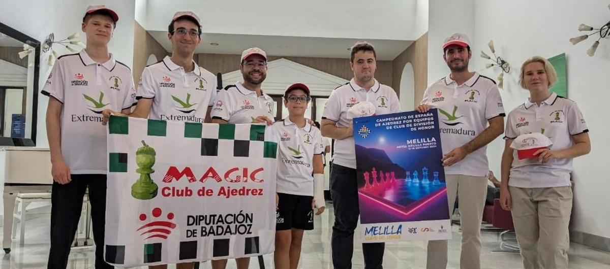 Club Magic Extremadura, con Murzin posando el primero por la izquierda