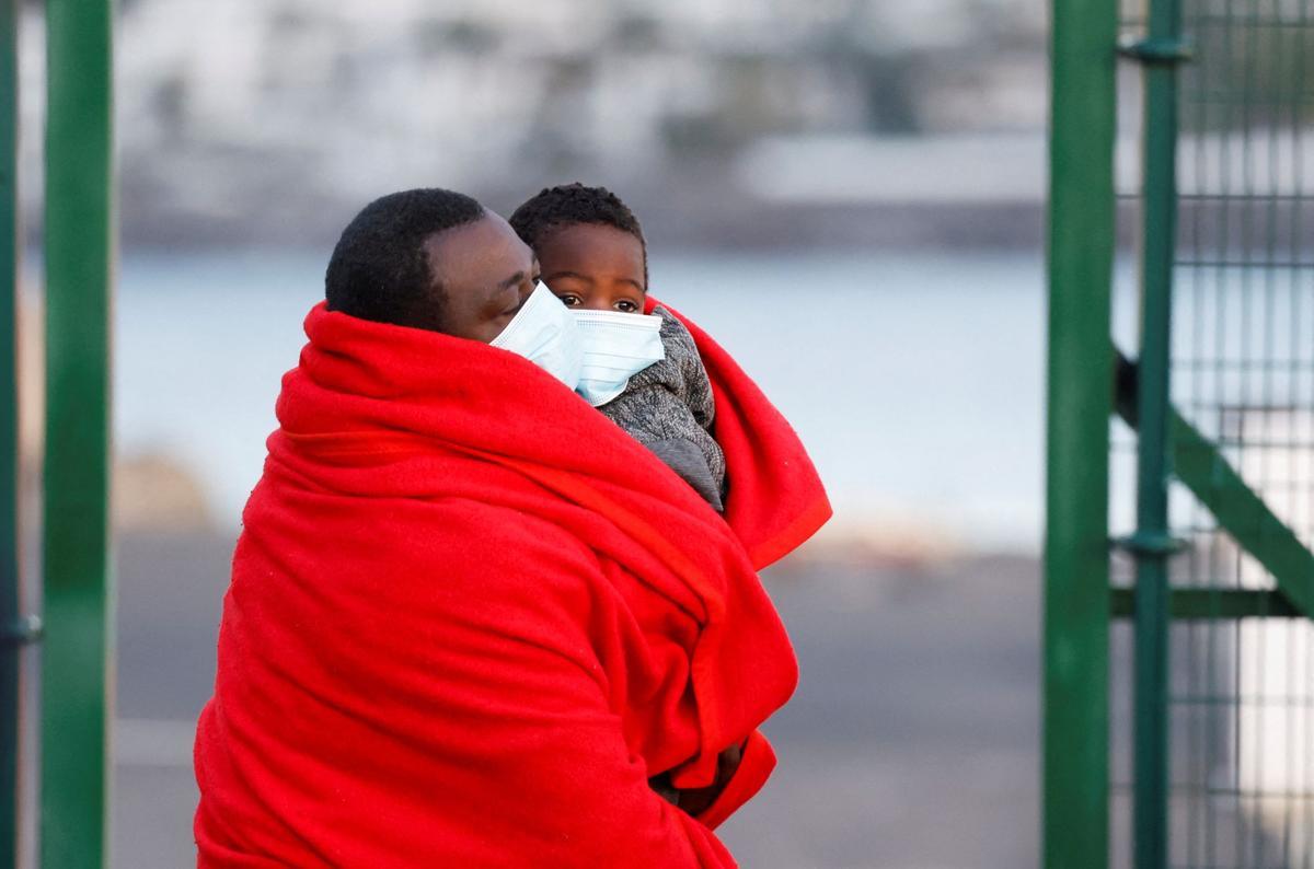 Onze nens desapareixen cada setmana mirant d’arribar a Itàlia a través del Mediterrani